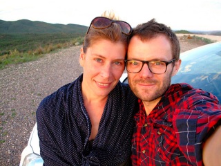 Australie - Flinders Ranges : nous au sunset adossés à Titine !