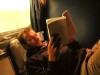 Inde - Hyderabad : lecture dans le train