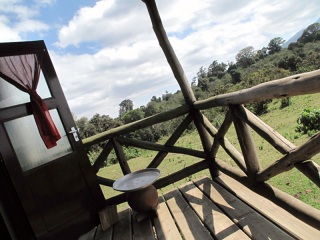 Ngorongoro : la terrasse de notre chambre au Rhino lodge