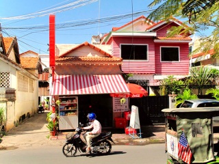 Cambodge - Phnom Penh : archi rigolote