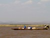 Madagascar - descente de la rivière Tsiribihina : pirogue de Marc & Karell