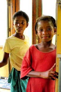 Madagascar - train Manakara : rencontre autour d'un appareil photos