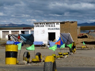 Bolivie - en route pour Sorata : le barrage militaire de Huarina